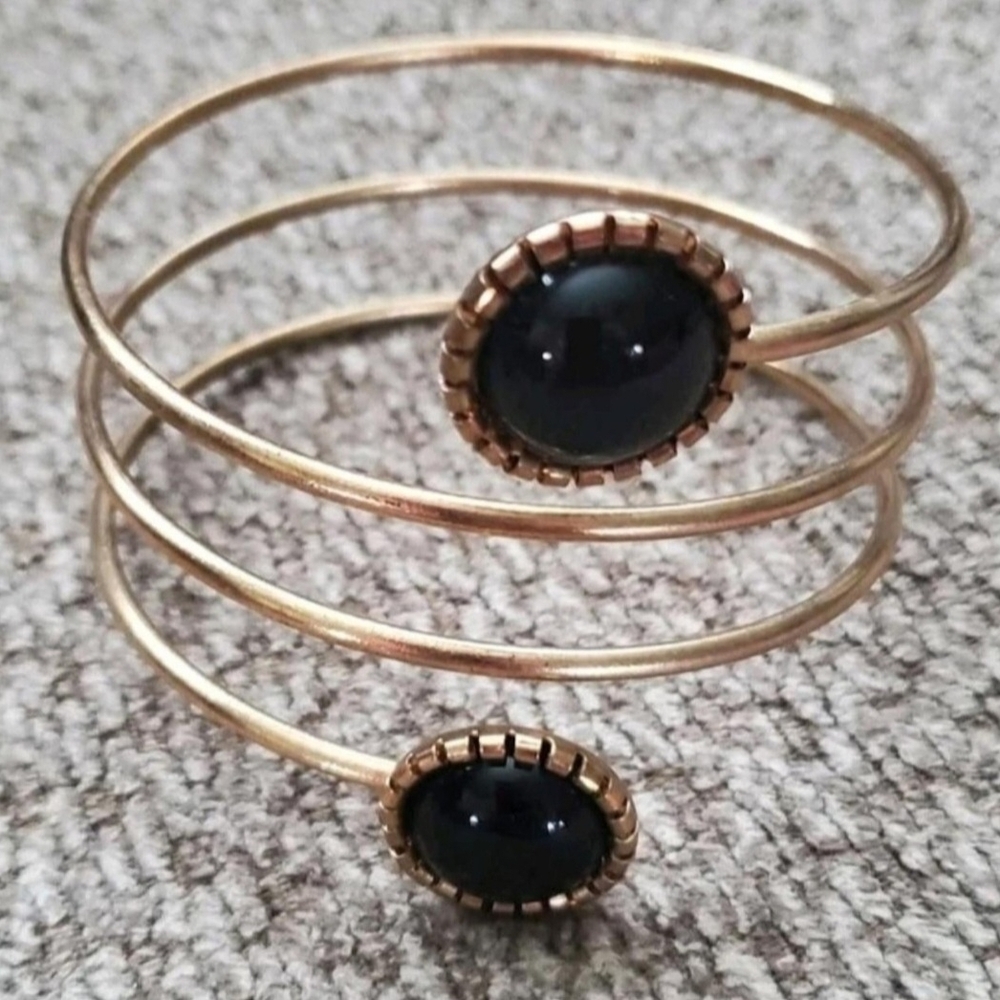 Elegant Gold and Black Spiral Bracelet